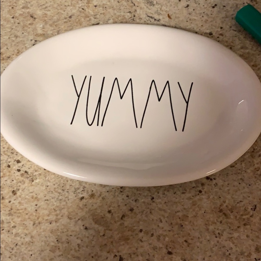 NWOT Rae Dunn “Yummy” Dish/Plate